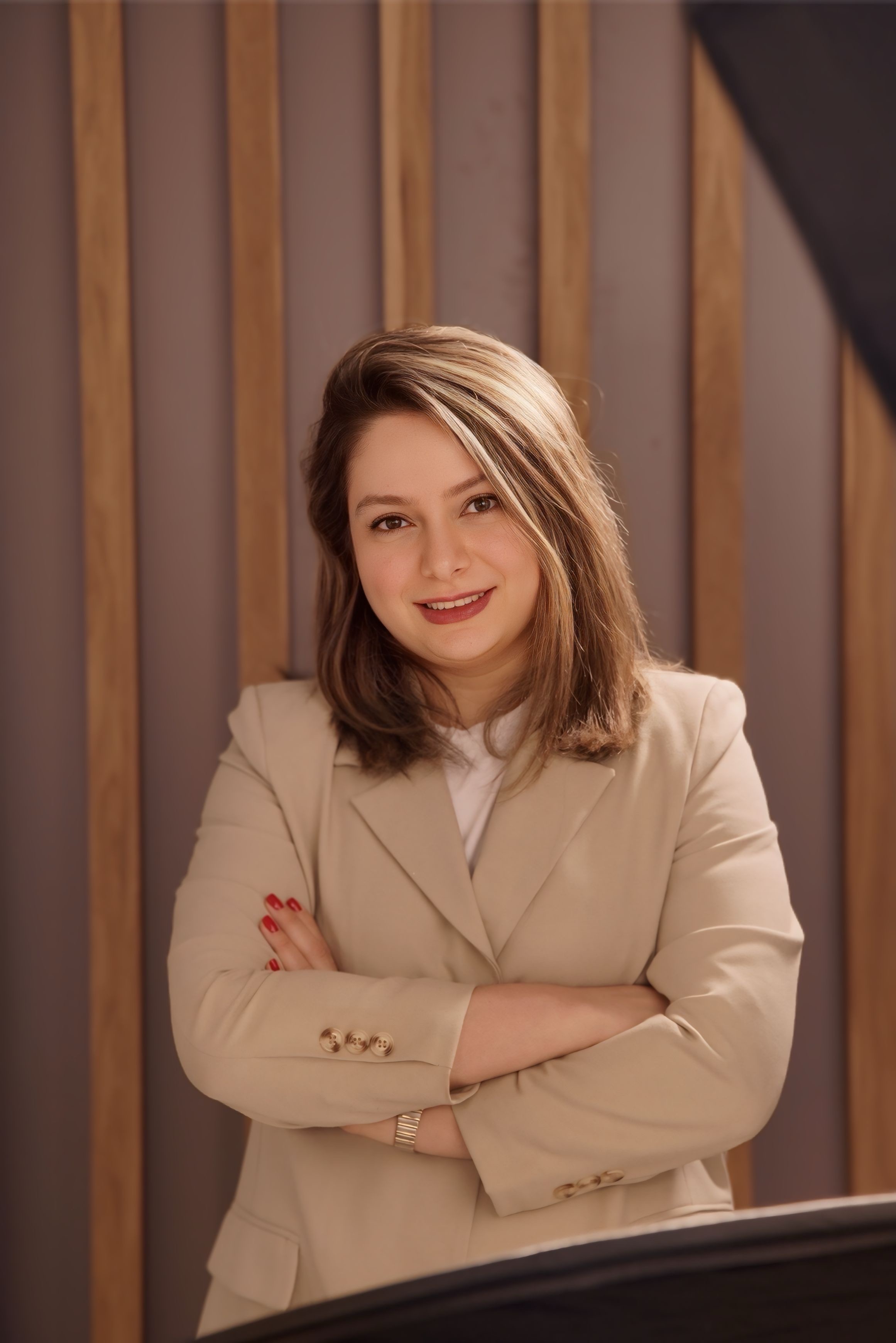 Melina Niavarani - Professional Photo